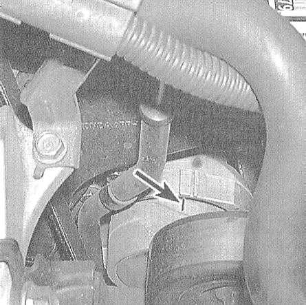 Проверка состояния, регулировка усилия натяжения и замена приводных Honda Accord