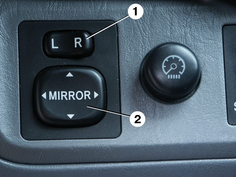 Регулировка наружного зеркала Toyota Rav4
